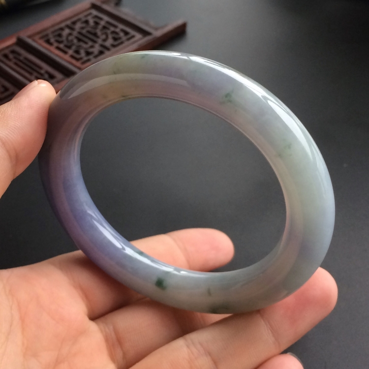 (超值推荐)糯冰种紫罗兰飘花略带褐黄翡圆条手镯(58.5mm)