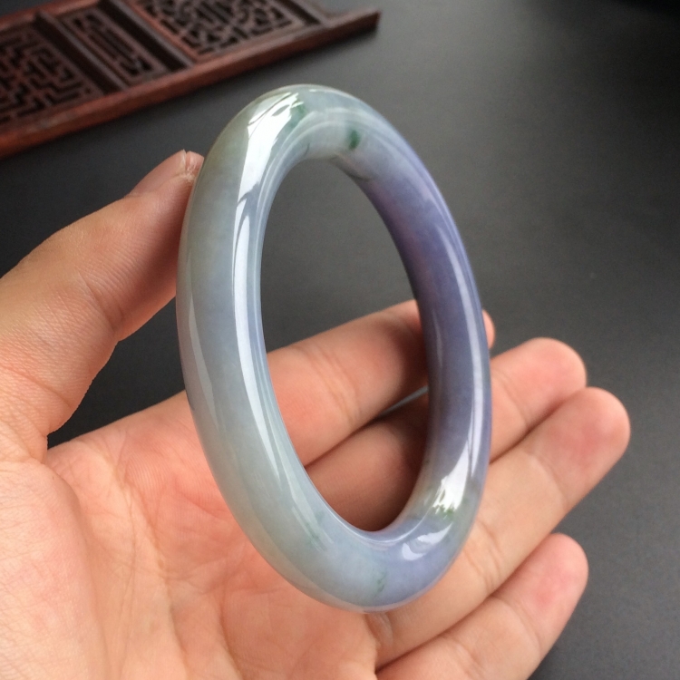 (超值推荐)糯冰种紫罗兰飘花略带褐黄翡圆条手镯(58.5mm)