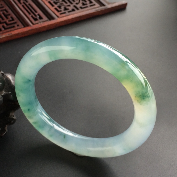 (超值推荐)冰种飘花略带黄翡圆条手镯(52.7mm)