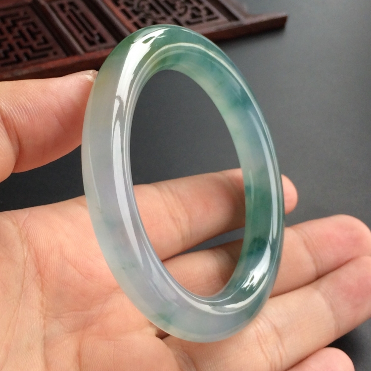 (超值推荐)冰种飘花略带黄翡圆条手镯(52.7mm)