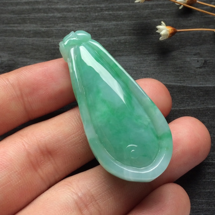 （超值推荐）糯冰种飘翠福瓜挂件