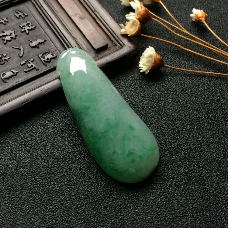 （超值推荐）糯冰种飘花福瓜挂件
