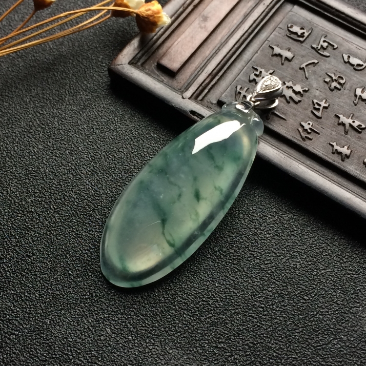 （超值推荐）冰种飘花福瓜挂件（金扣）