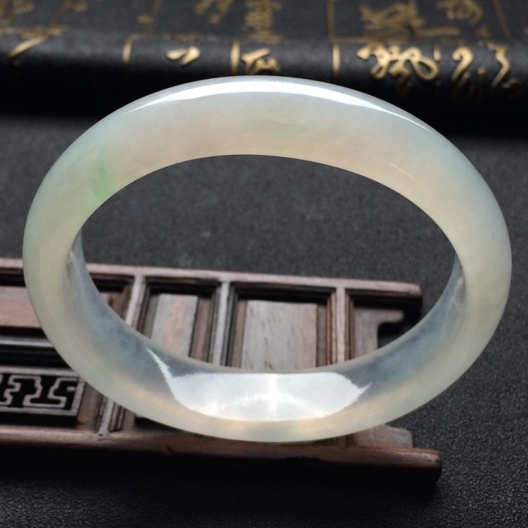 （超值推荐）冰种淡晴水贵妃镯（57.5mm-50.9mm）