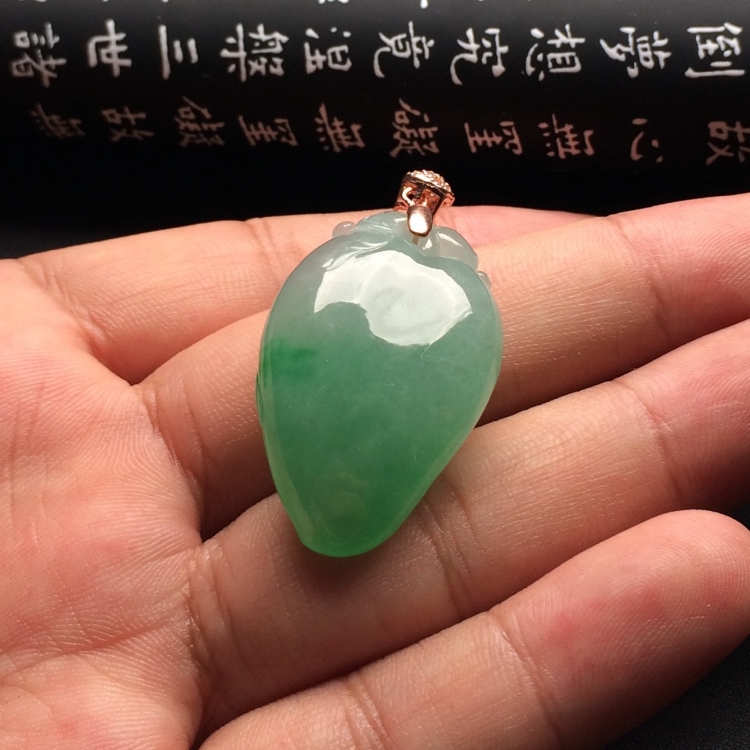 （超值推荐）糯冰种飘翠福瓜挂件