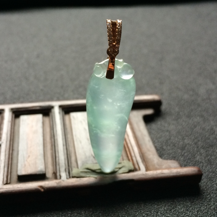（超值推荐）冰种淡晴水福瓜挂件（金扣）