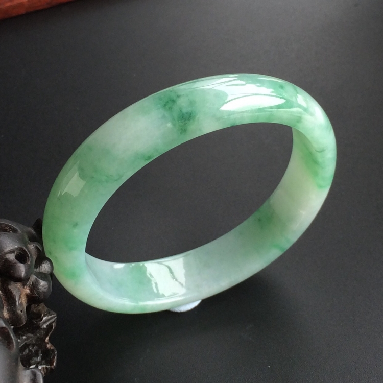 (超值推荐)糯冰种飘花贵妃镯(57.2mm-49mm)