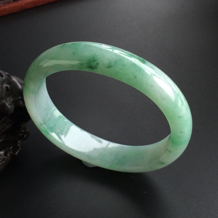 (超值推荐)糯冰种飘花贵妃镯(57.2mm-49mm)