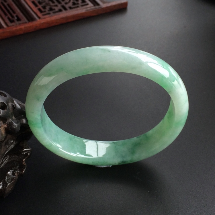 (超值推荐)糯冰种飘花贵妃镯(57.2mm-49mm)