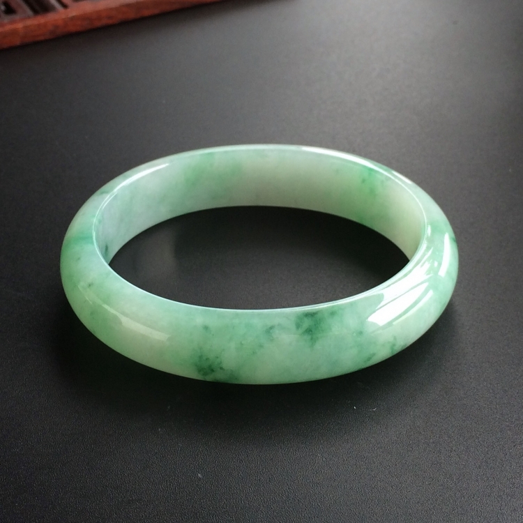 (超值推荐)糯冰种飘花贵妃镯(57.2mm-49mm)