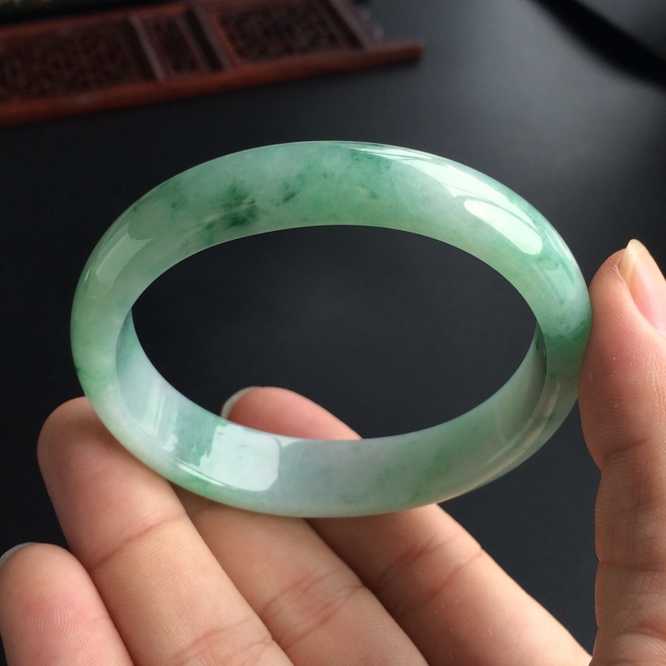 (超值推荐)糯冰种飘花贵妃镯(57.2mm-49mm)