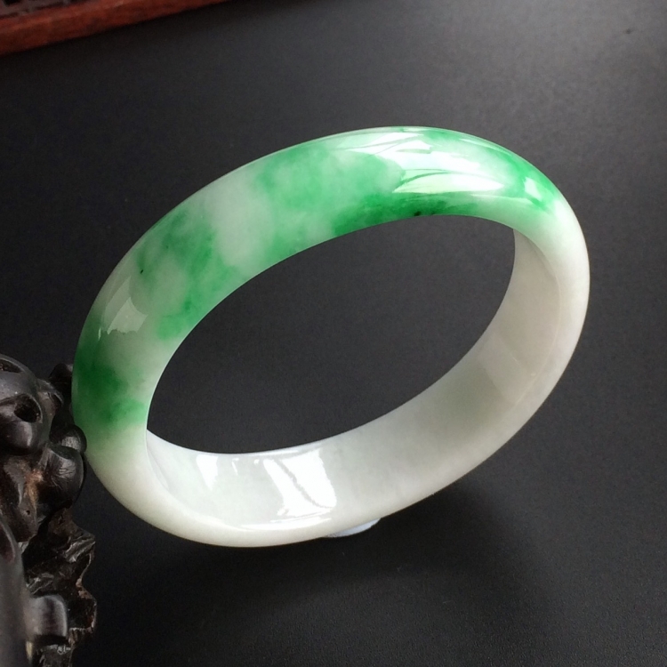 (超值推荐)糯冰种飘翠贵妃镯(55.1mm-46.5mm)