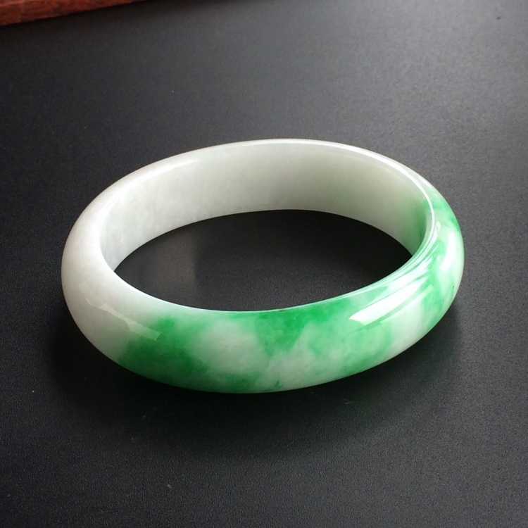 (超值推荐)糯冰种飘翠贵妃镯(55.1mm-46.5mm)