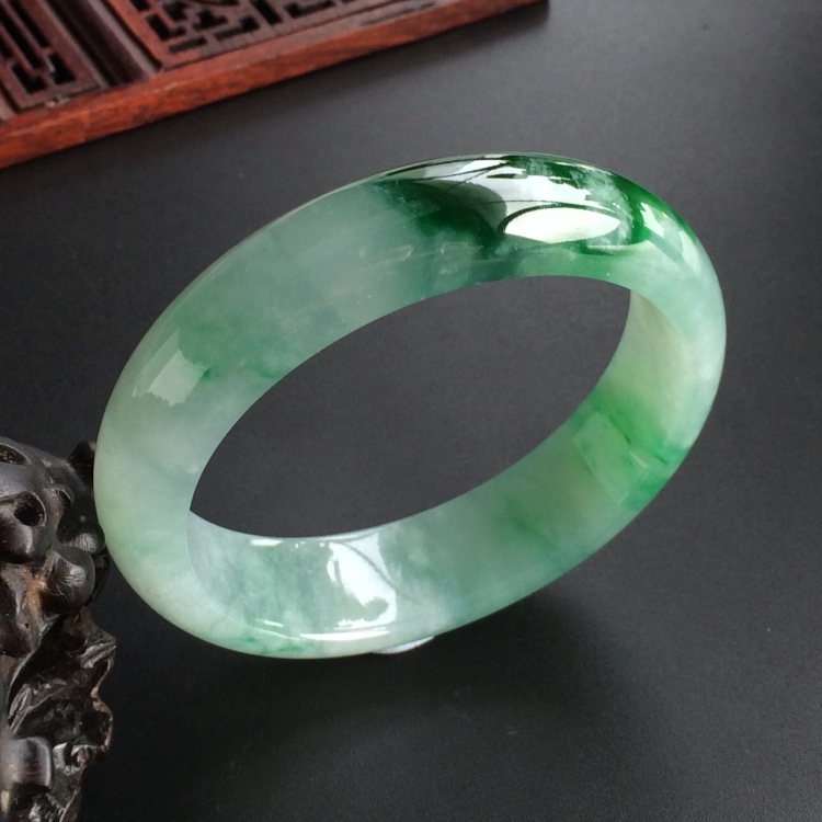 (超值推荐)糯冰种飘翠贵妃镯(55.1mm-50.5mm)