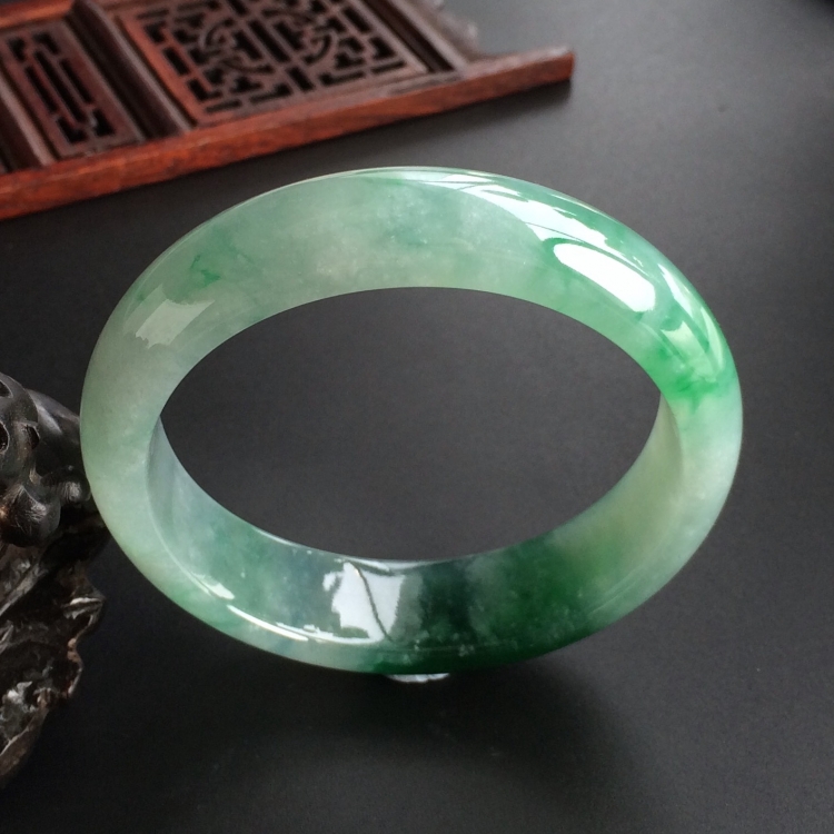 (超值推荐)糯冰种飘翠贵妃镯(55.1mm-50.5mm)