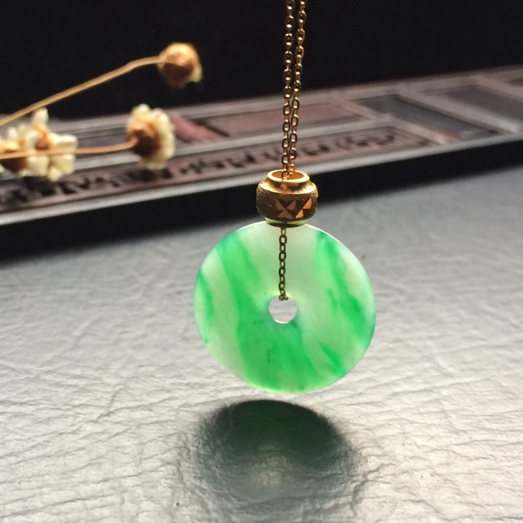 （超值推荐）糯冰种飘翠平安扣挂件（金链金珠）