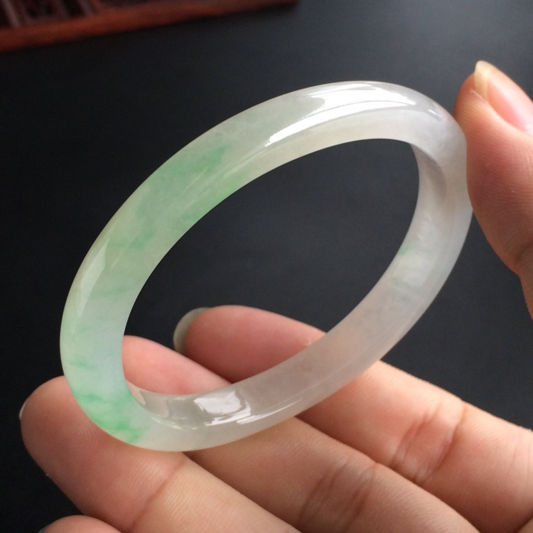 (超值推荐)冰种飘翠贵妃镯(53.5mm-44mm)