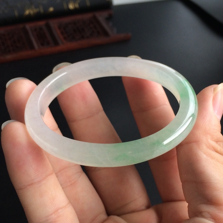 (超值推荐)冰种飘翠贵妃镯(53.5mm-44mm)
