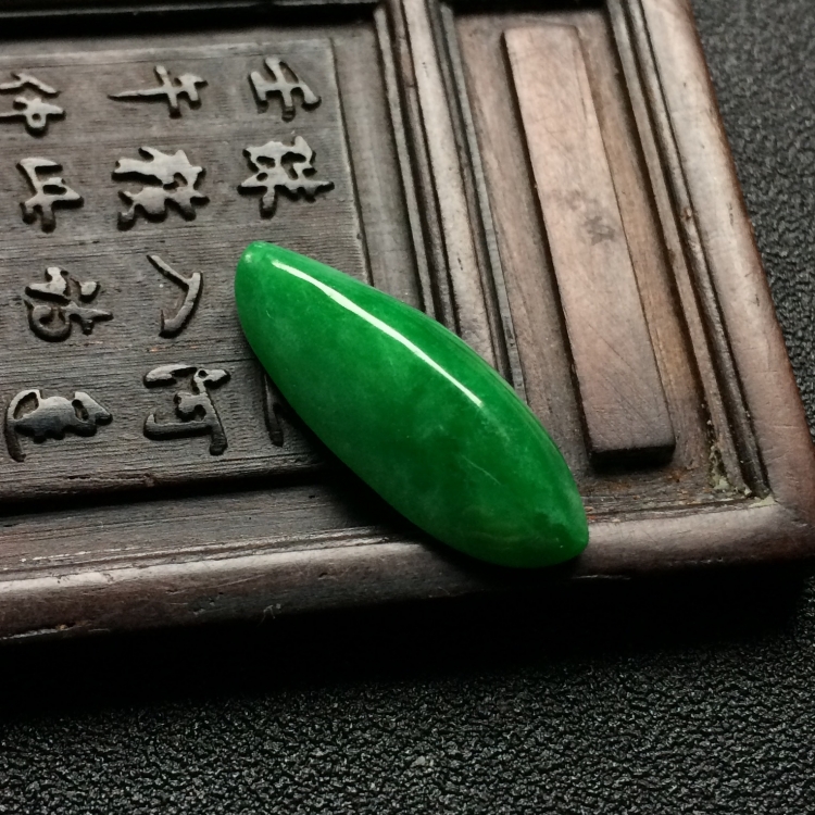 （超值推荐）糯冰种翠色福瓜挂件