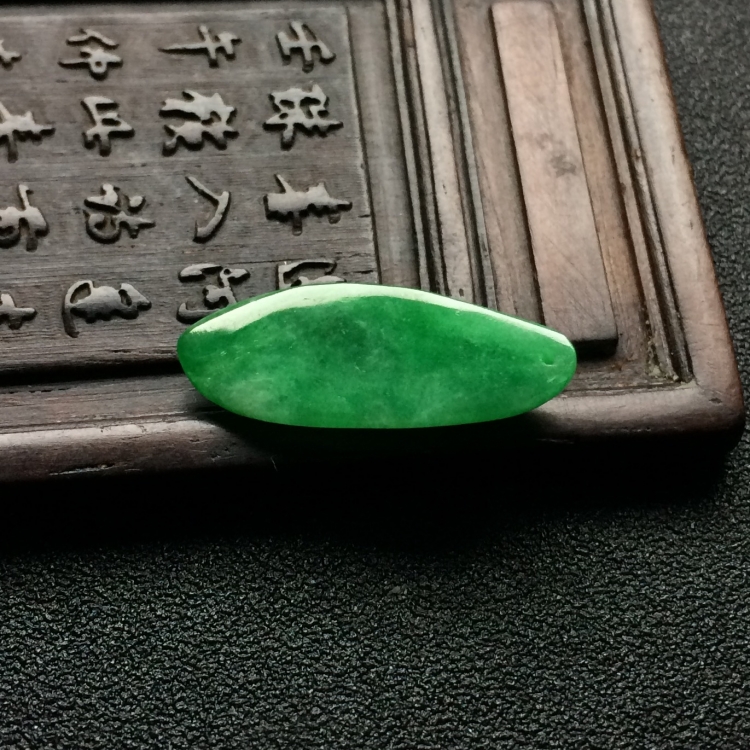 （超值推荐）糯冰种翠色福瓜挂件