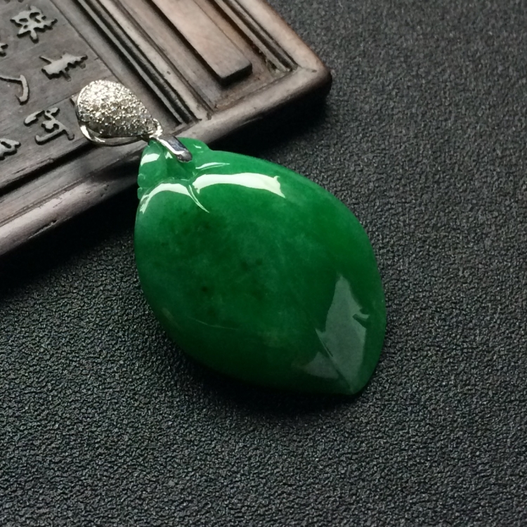 （超值推荐）糯冰种深绿福瓜挂件（金扣）