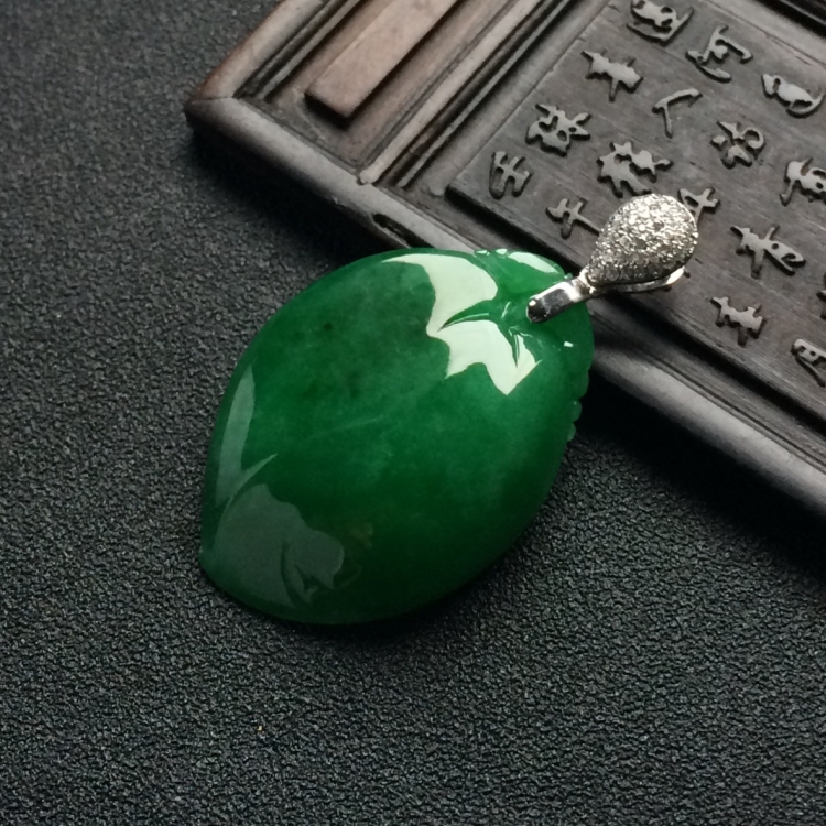 （超值推荐）糯冰种深绿福瓜挂件（金扣）