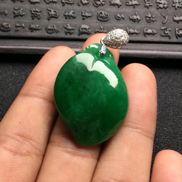 （超值推荐）糯冰种深绿福瓜挂件（金扣）