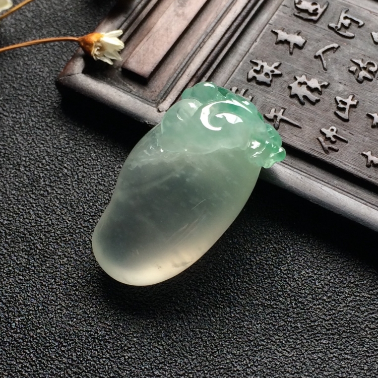 （超值推荐）冰玻种飘翠福瓜挂件