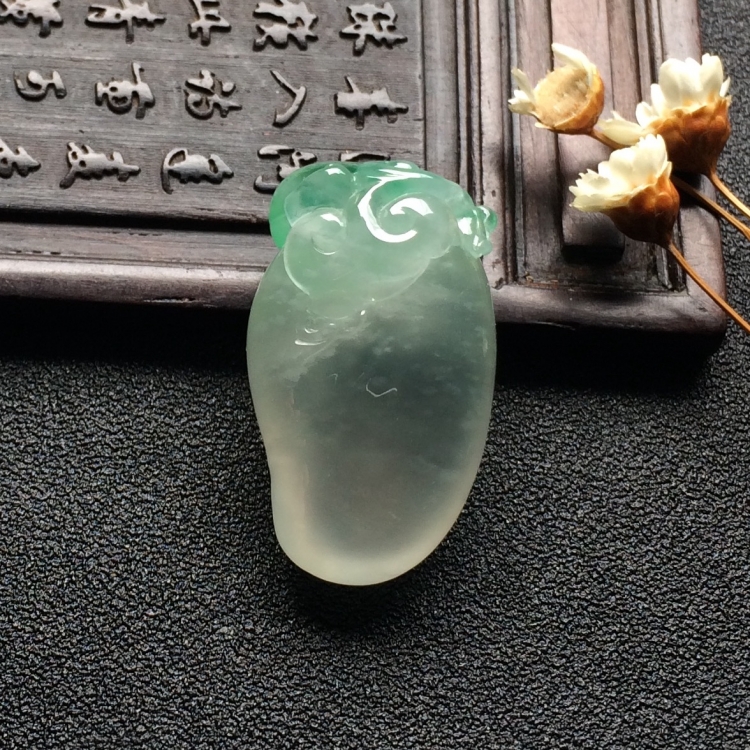 （超值推荐）冰玻种飘翠福瓜挂件