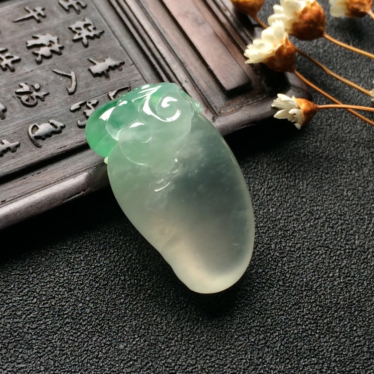 （超值推荐）冰玻种飘翠福瓜挂件