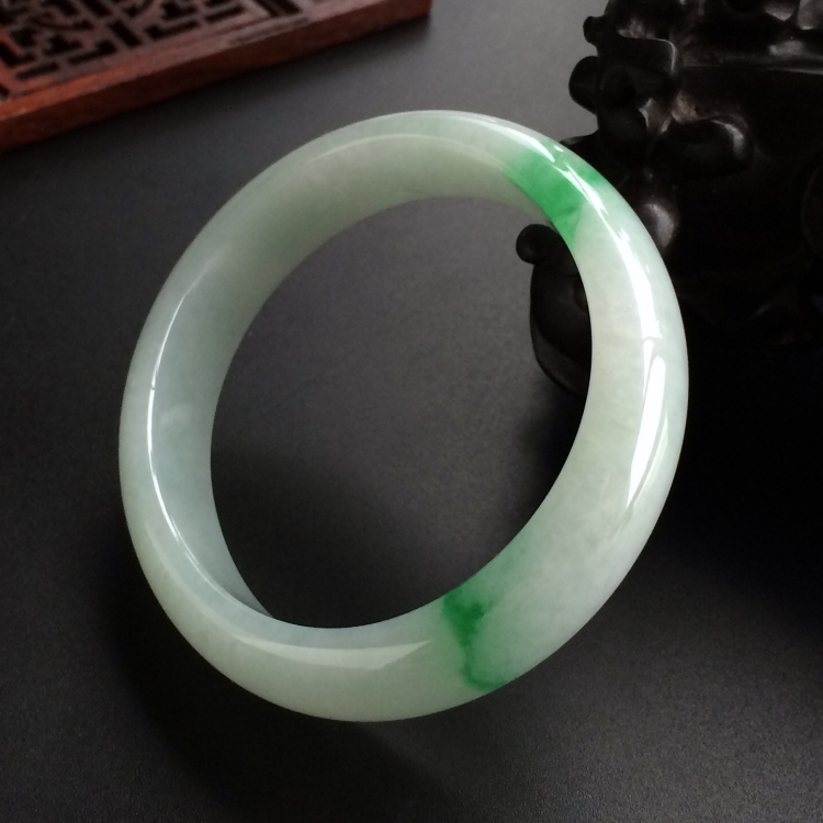 (超值推荐)糯冰种飘翠贵妃镯(55.1mm-47.8mm)