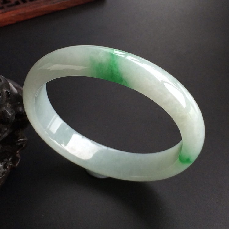 (超值推荐)糯冰种飘翠贵妃镯(55.1mm-47.8mm)