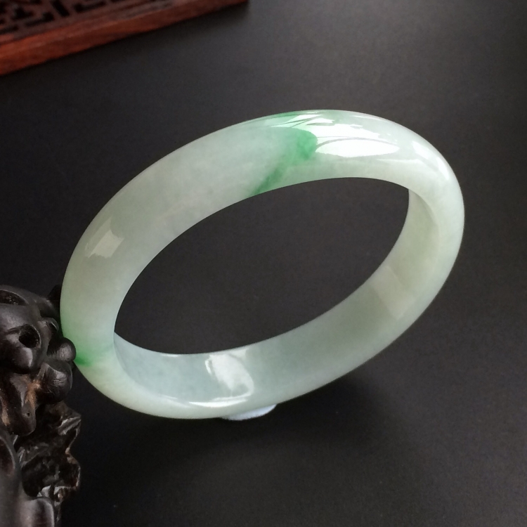 (超值推荐)糯冰种飘翠贵妃镯(55.1mm-47.8mm)