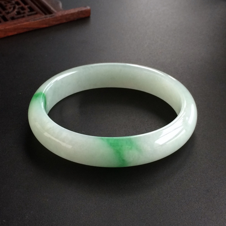 (超值推荐)糯冰种飘翠贵妃镯(55.1mm-47.8mm)
