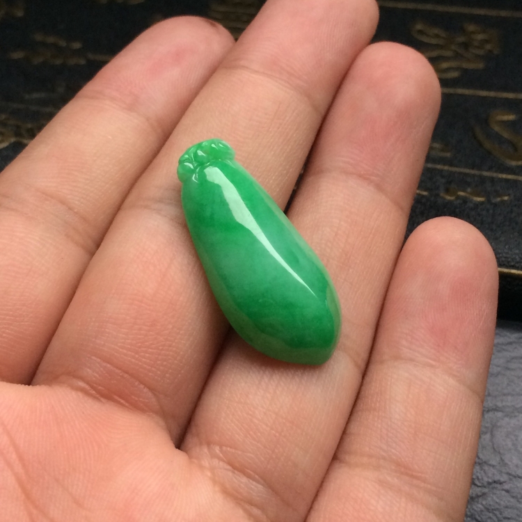 （超值推荐）糯冰种翠色福瓜挂件