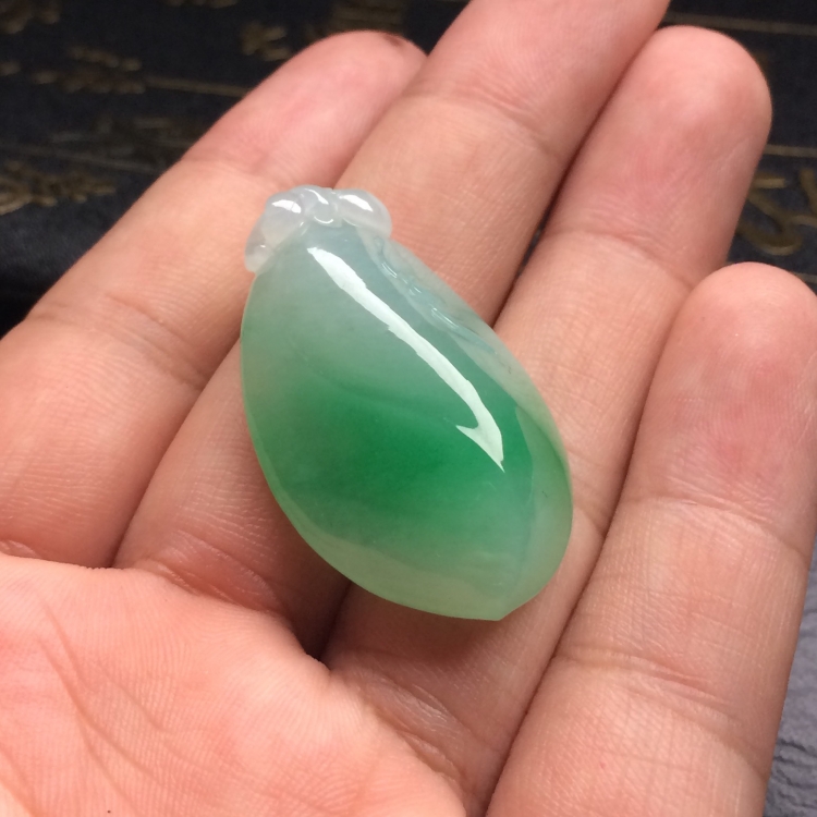 （超值推荐）糯冰种飘翠福瓜挂件