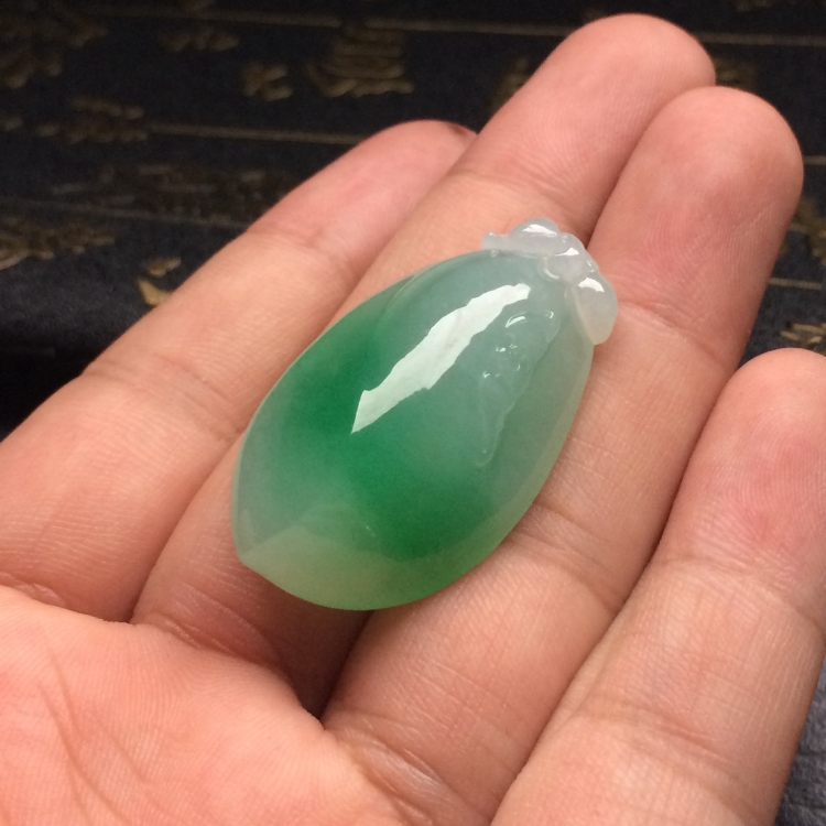 （超值推荐）糯冰种飘翠福瓜挂件
