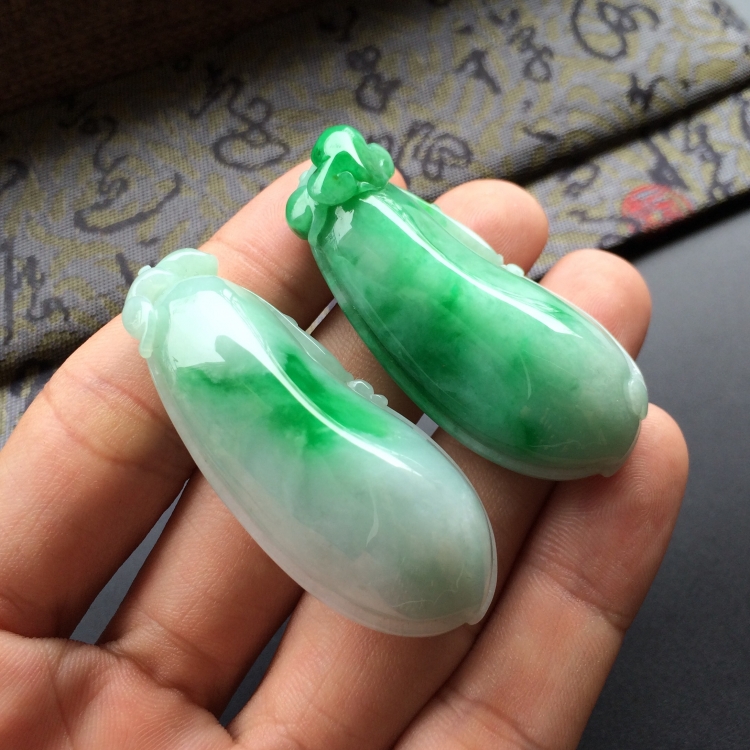 (超值推荐)糯冰种飘阳绿福瓜挂件一对