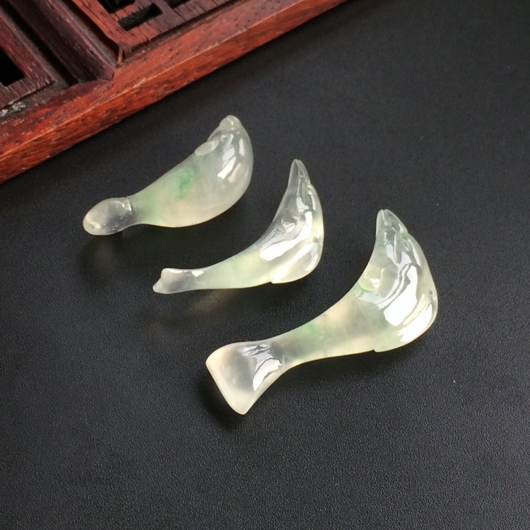 (超值推荐)冰种飘花海豚挂件(一批走)