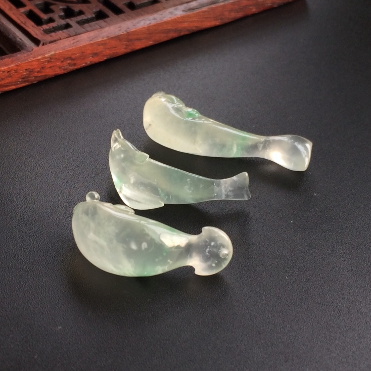 (超值推荐)冰种飘花海豚挂件(一批走)