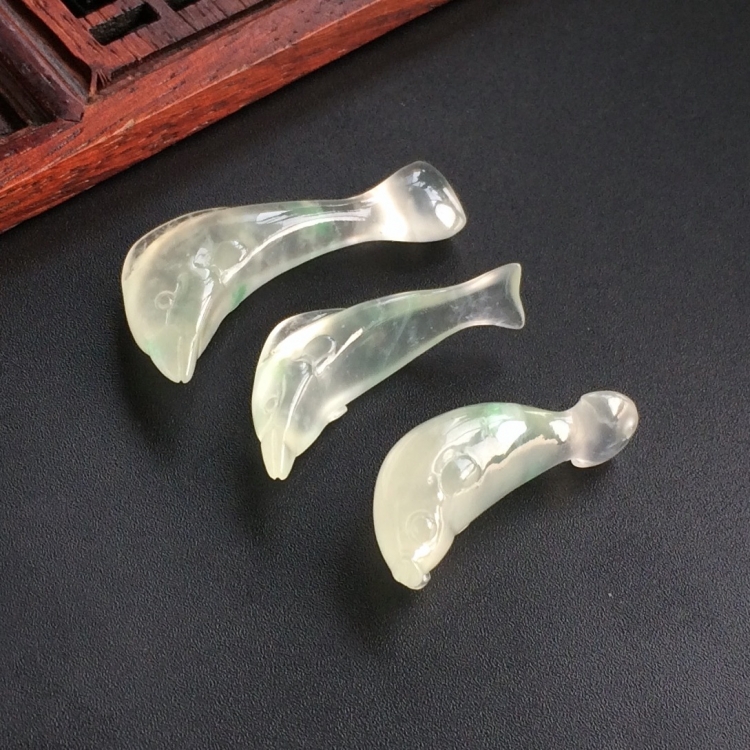 (超值推荐)冰种飘花海豚挂件(一批走)