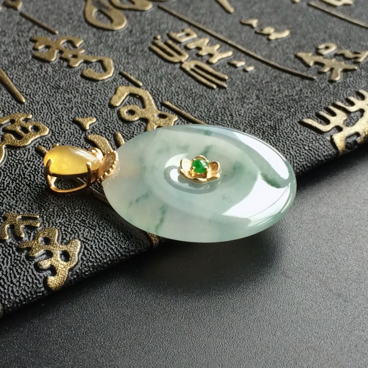 (超值推荐)冰种飘花镶黄18k金平安扣胸坠