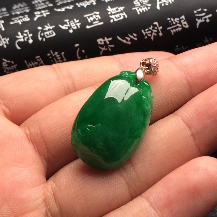 （超值推荐）糯冰种深绿福瓜挂件