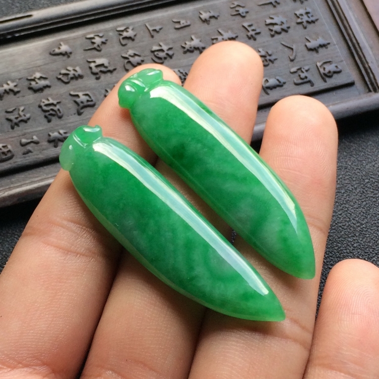 （超值推荐）糯冰种翠色福瓜挂件（一对）