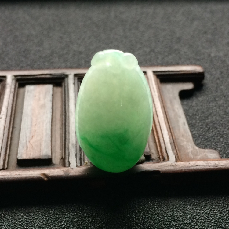 （超值推荐）糯冰种飘翠福瓜挂件