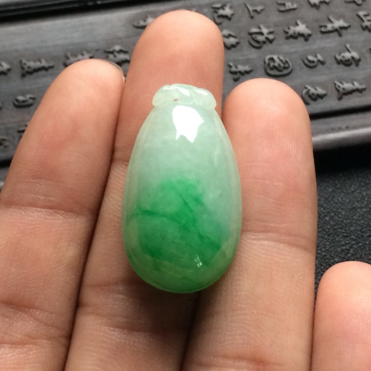 （超值推荐）糯冰种飘翠福瓜挂件