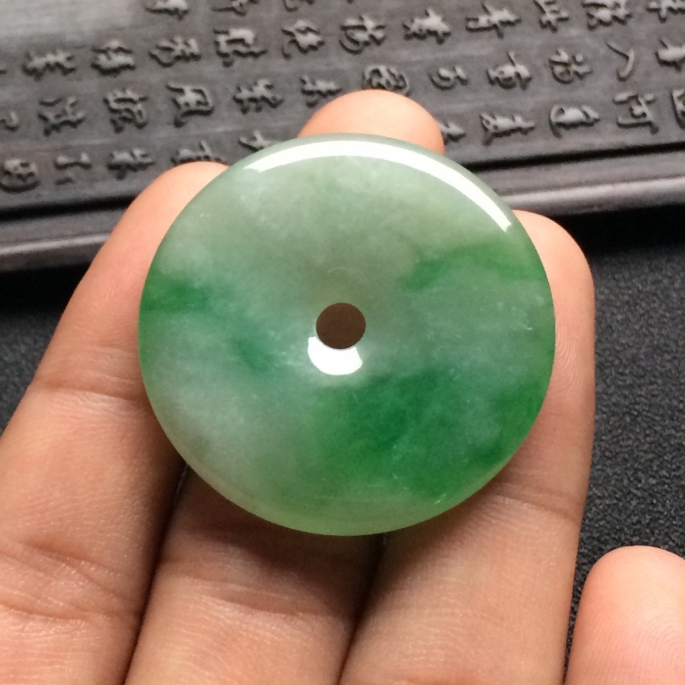 （超值推荐）糯冰种飘绿花平安扣挂件