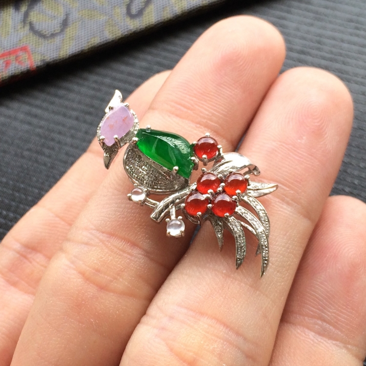 (超值推荐)糯冰种深绿镶白金钻石小鸟胸坠