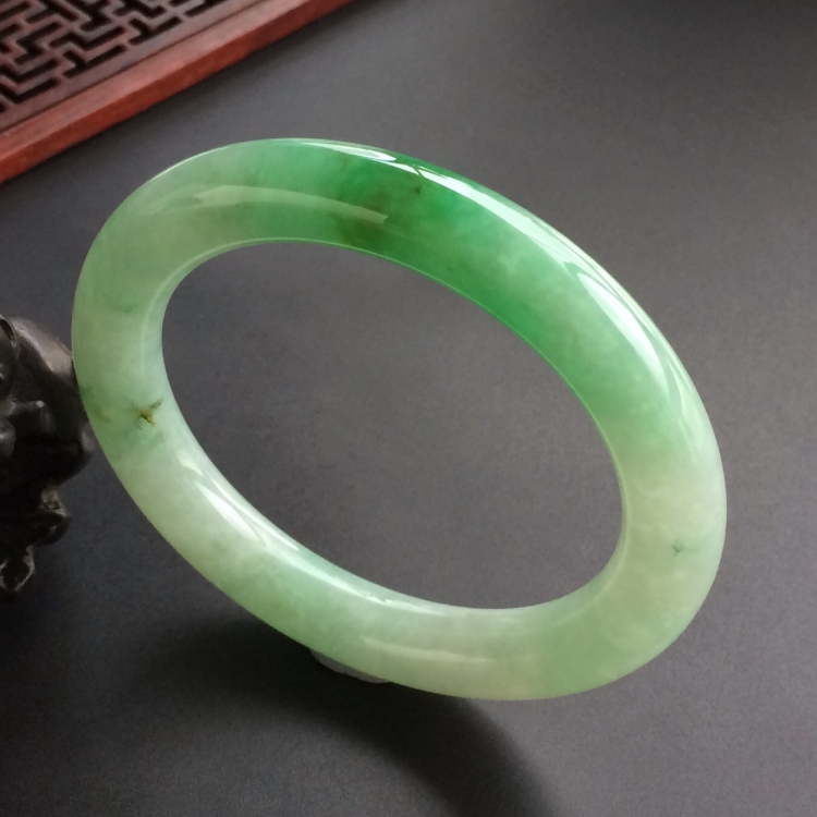 (超值推荐)糯冰种飘翠圆条手镯(57.2mm)