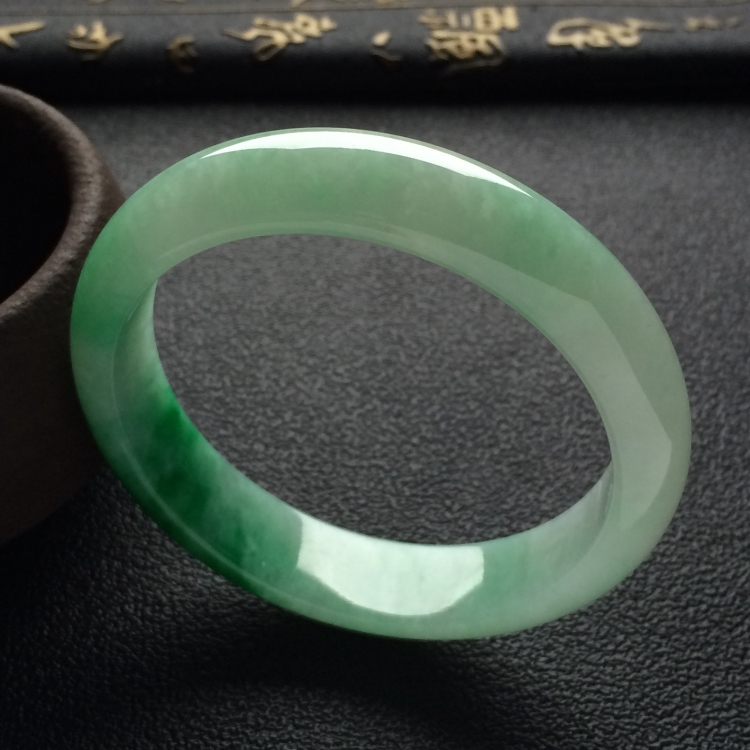 （超值推荐）糯冰种飘阳绿手镯（57.5mm）
